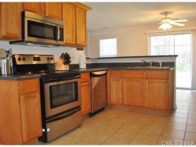 12007 Fox Glen Road Charlotte, NC 28269 - Photo 3 of 16