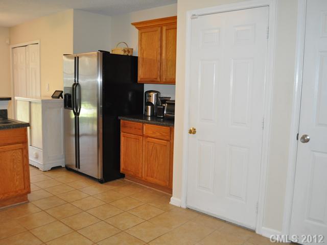 12007 Fox Glen Road Charlotte, NC 28269 - Photo 4 of 16