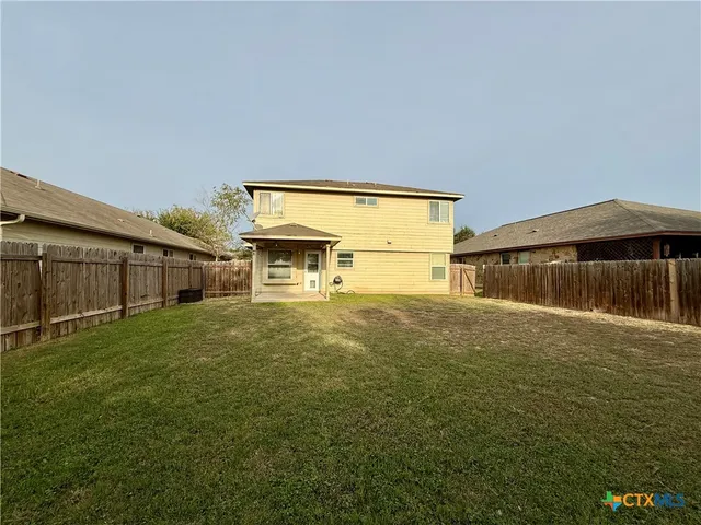 a view of back yard of the house