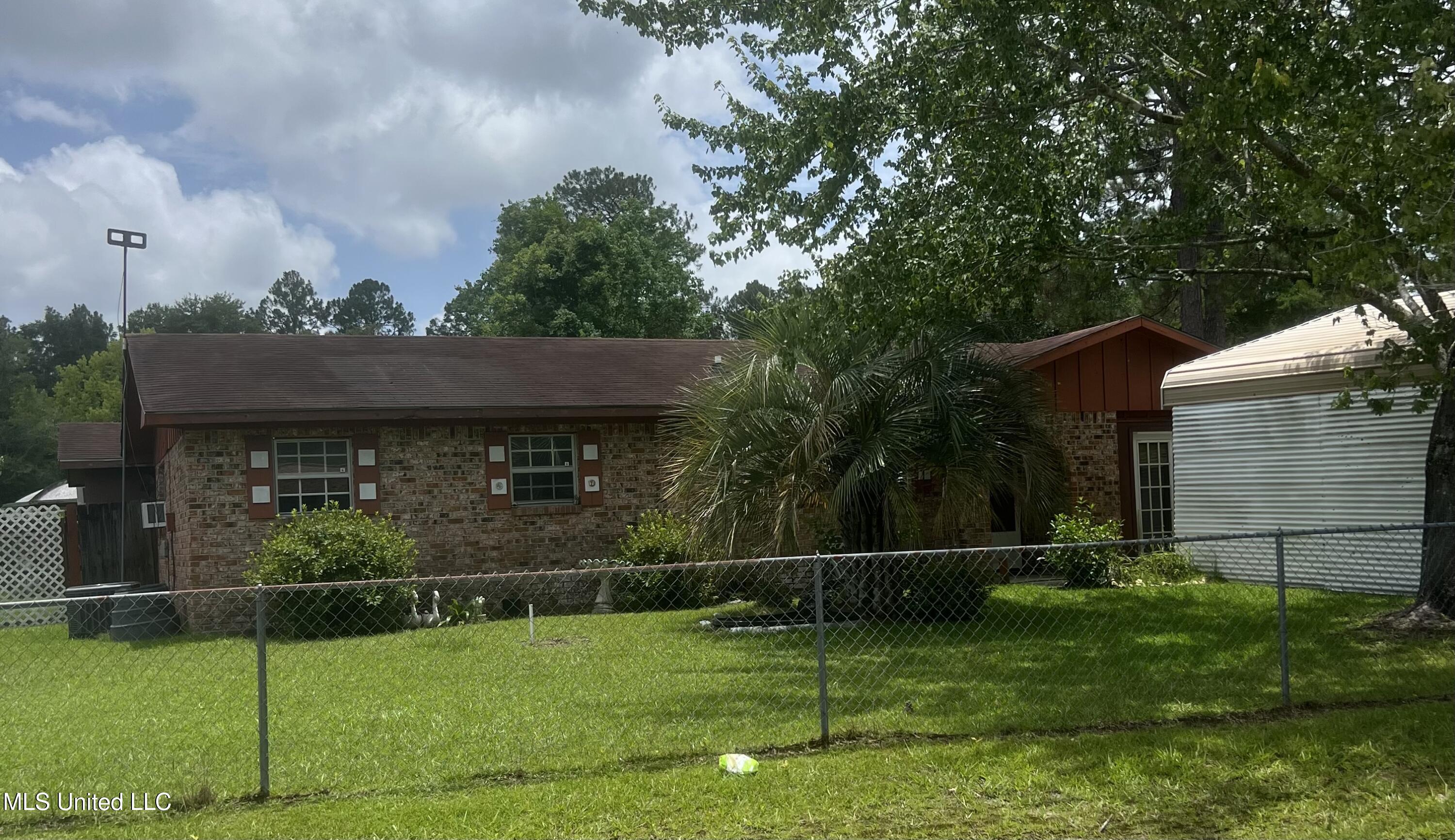 1809 Riverside Drive Gautier, MS 39553 - Photo 3 of 21 IMG_8308