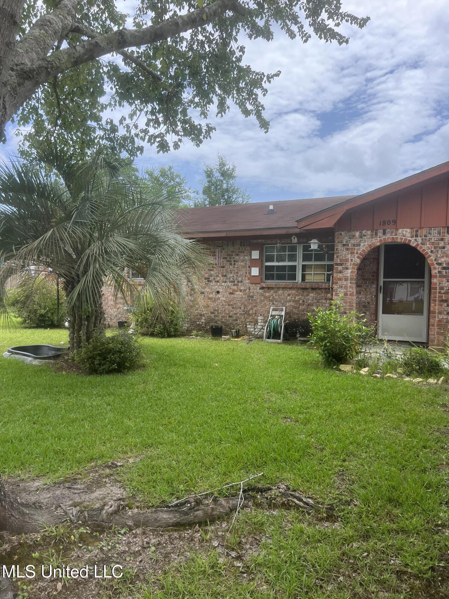 1809 Riverside Drive Gautier, MS 39553 - Photo 4 of 21 IMG_8329