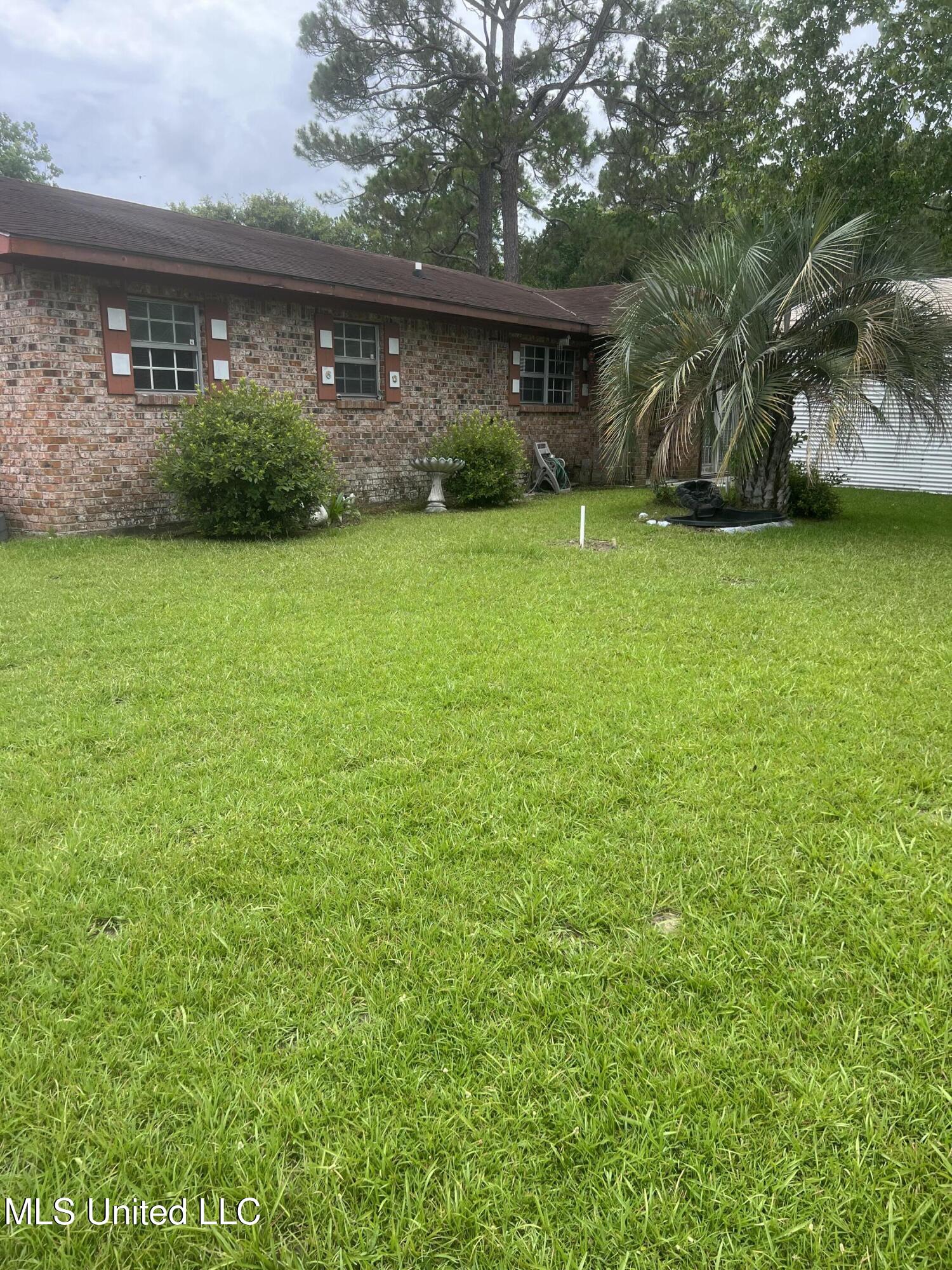 1809 Riverside Drive Gautier, MS 39553 - Photo 5 of 21 IMG_8328