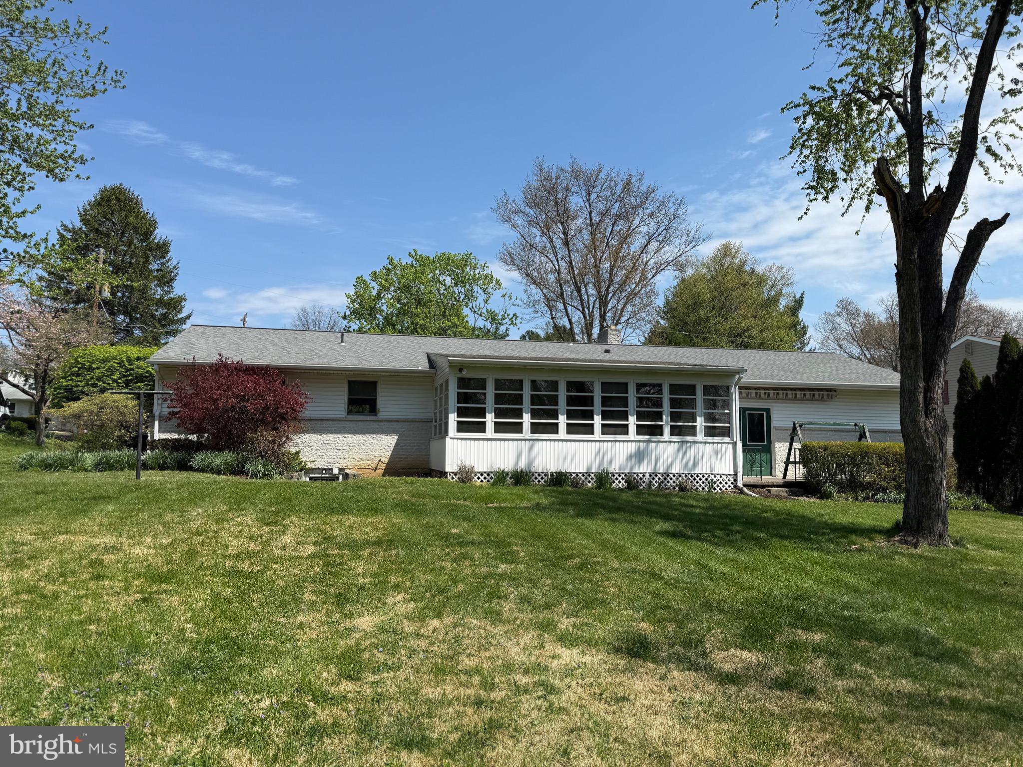 310 Hemlock Road Mechanicsburg, PA 17055 - Photo 3 of 25
