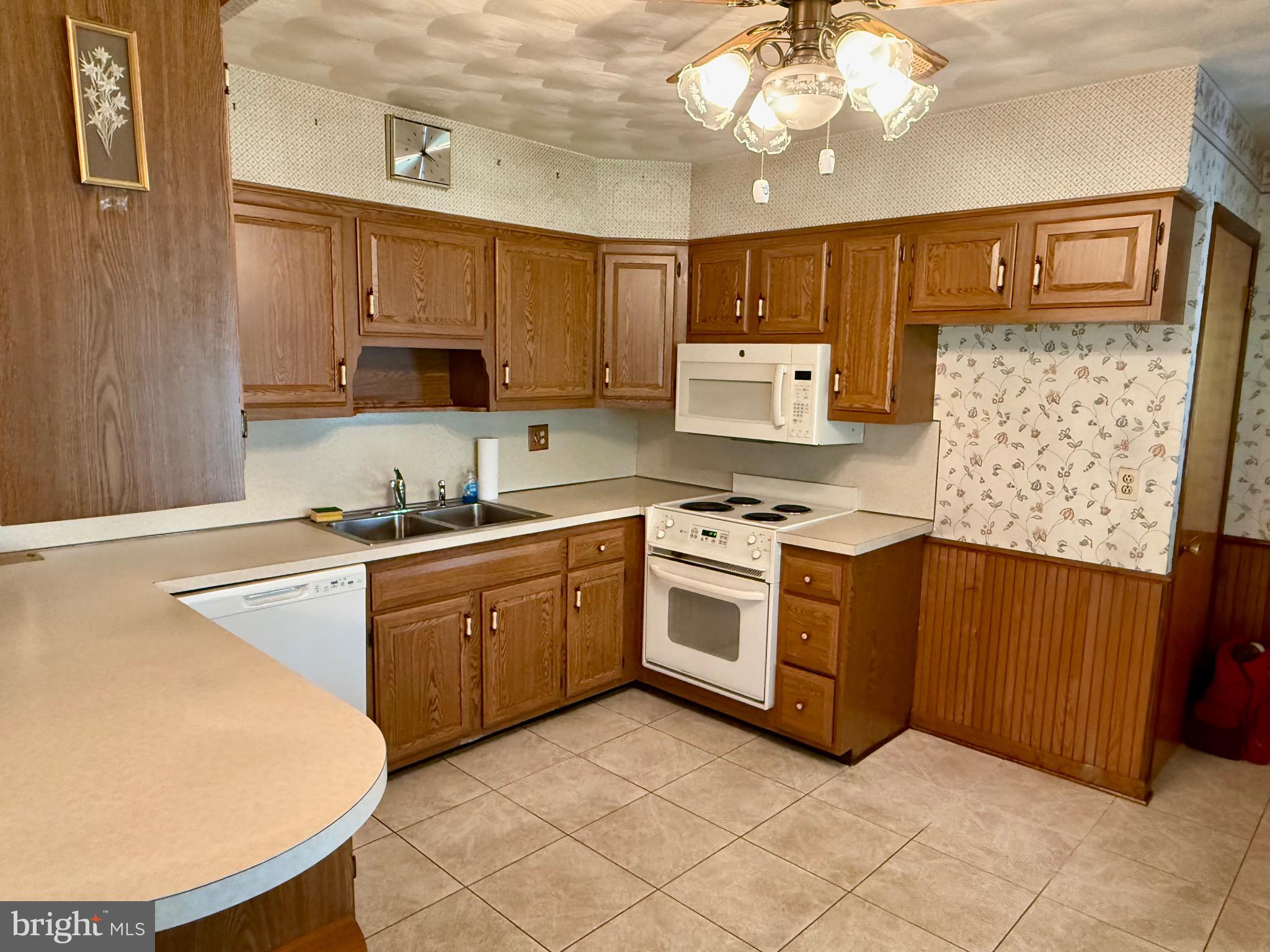 310 Hemlock Road Mechanicsburg, PA 17055 - Photo 8 of 25