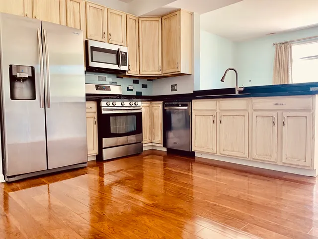 $1,950 | 2243 Flagstone Lane, Carpentersville, IL 60110