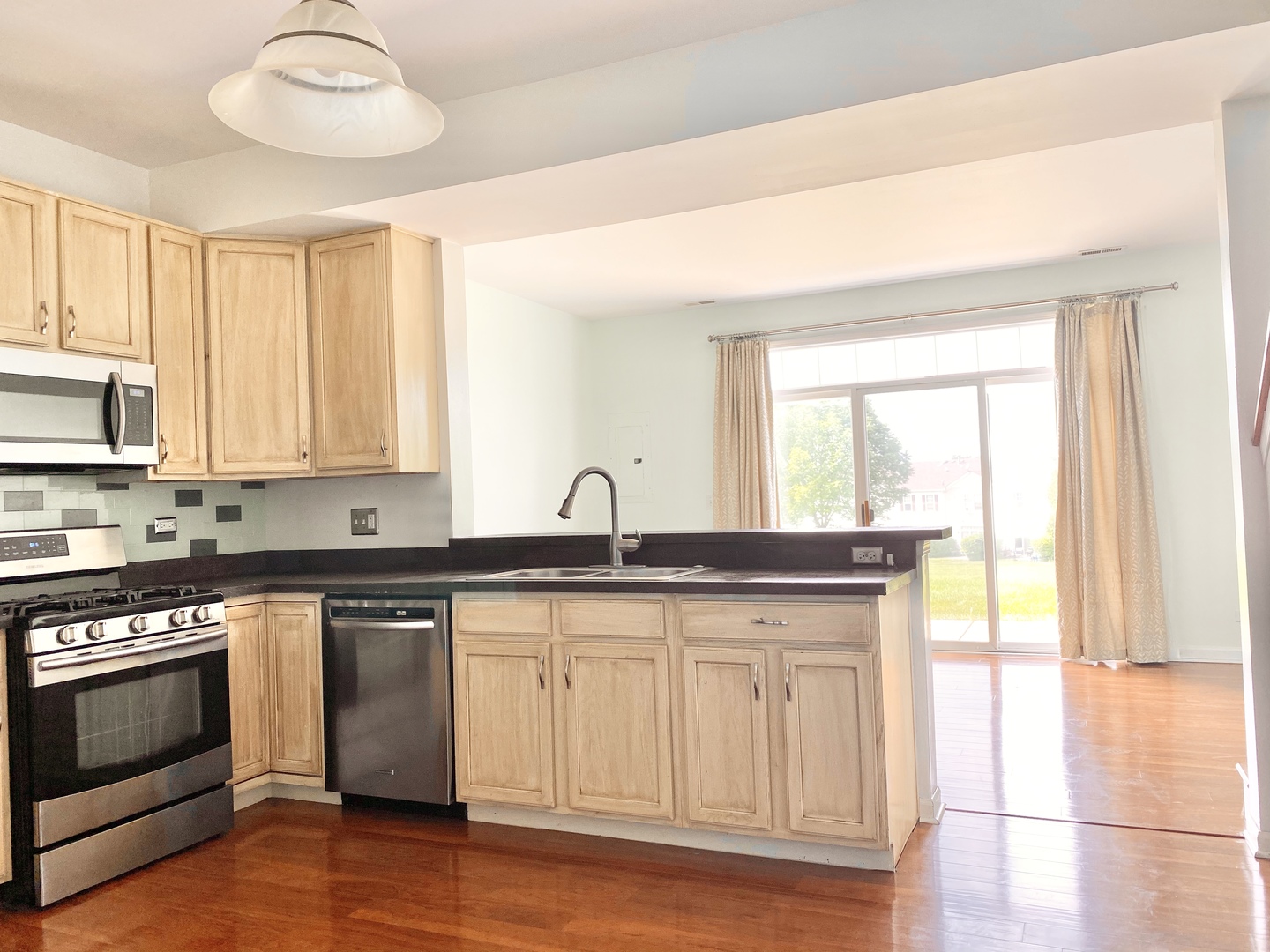 2243 Flagstone Lane Carpentersville, IL 60110 - Photo 3 of 11