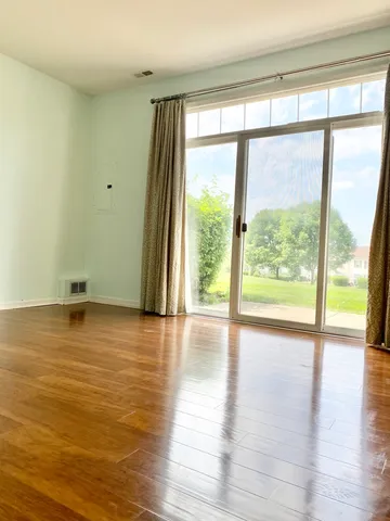 $1,950 | 2243 Flagstone Lane, Carpentersville, IL 60110