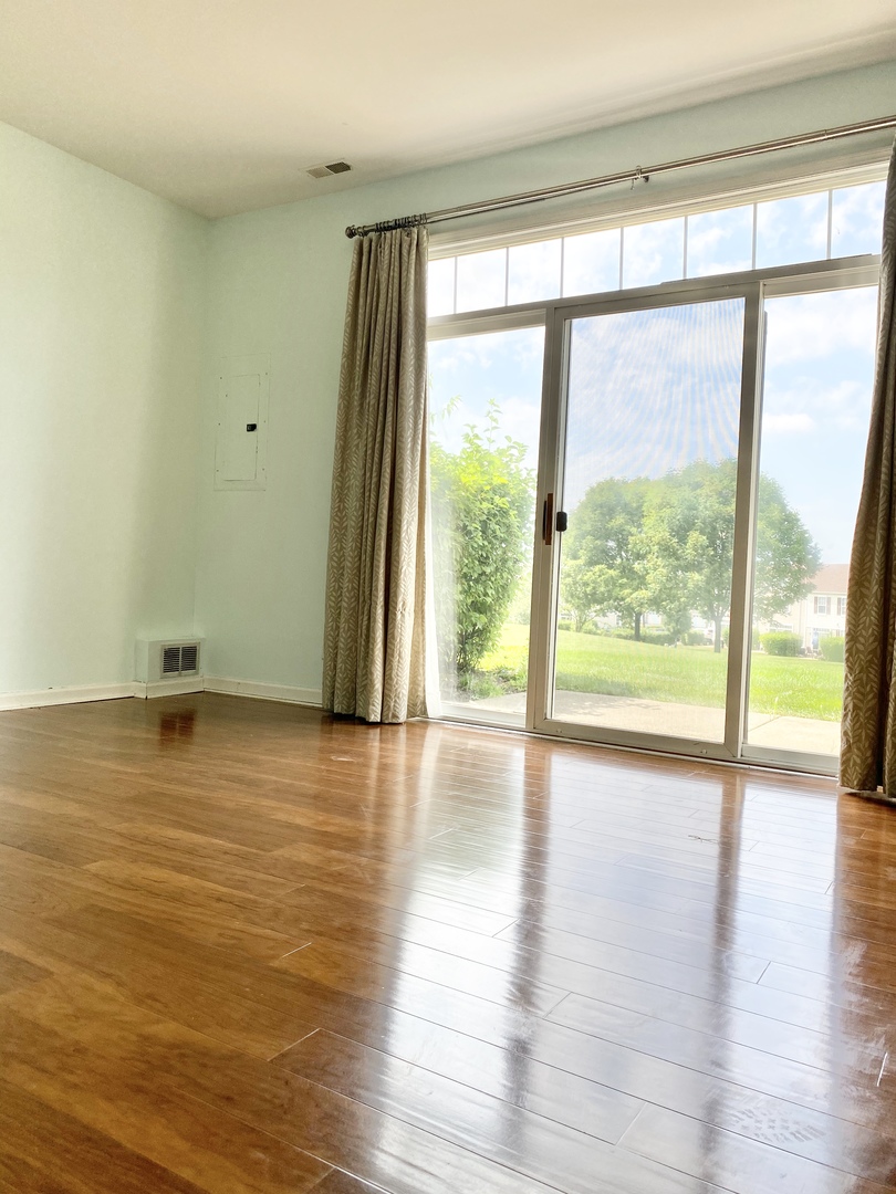 2243 Flagstone Lane Carpentersville, IL 60110 - Photo 4 of 11