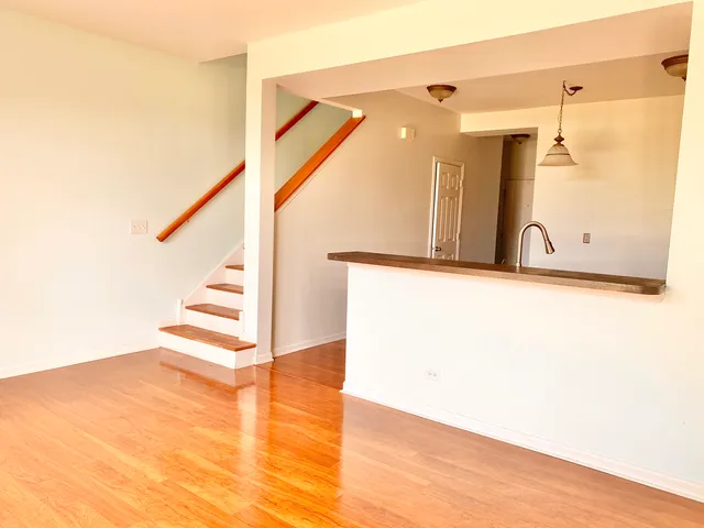 $1,950 | 2243 Flagstone Lane, Carpentersville, IL 60110