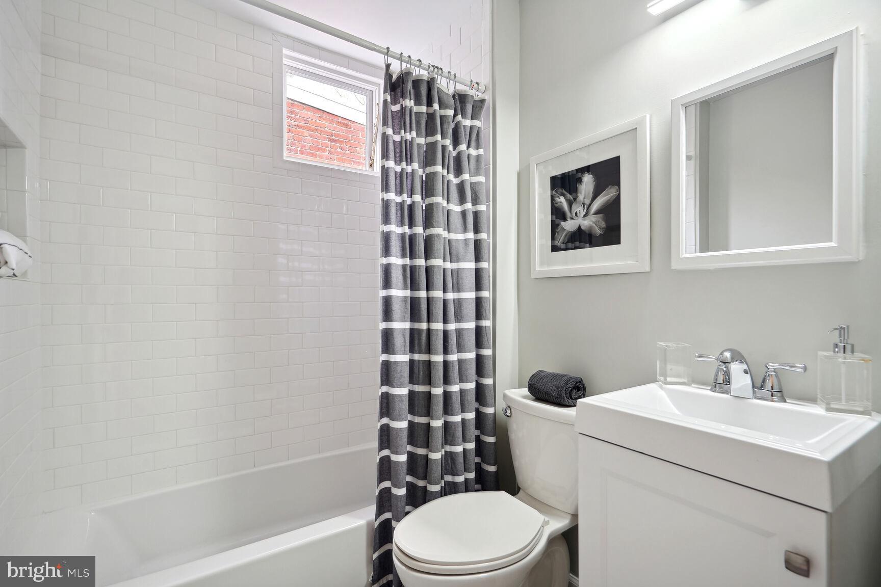1907 Park Road Northwest Washington, DC 20010 - Photo 12 of 31 2nd Full Bathroom