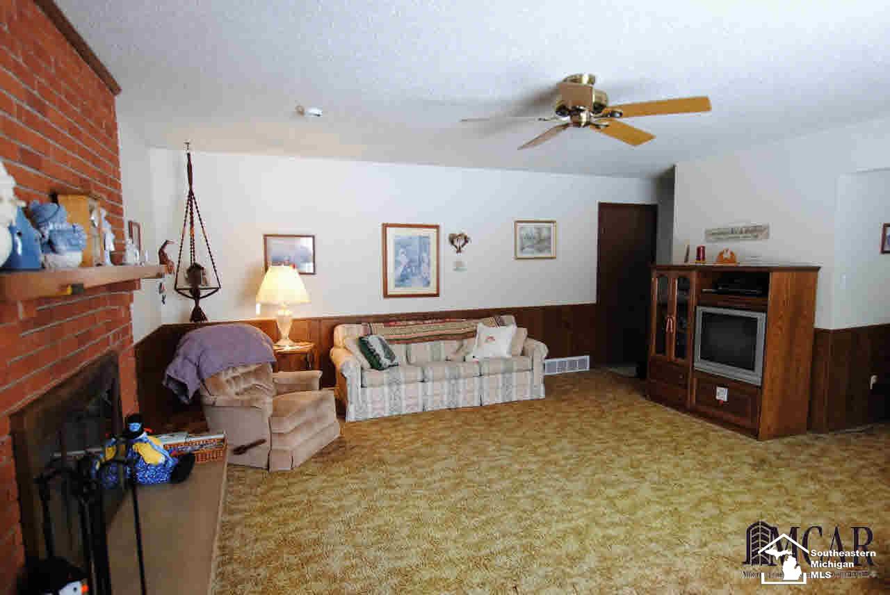 237 East Dean Road Temperance, MI 48182 - Photo 9 of 24