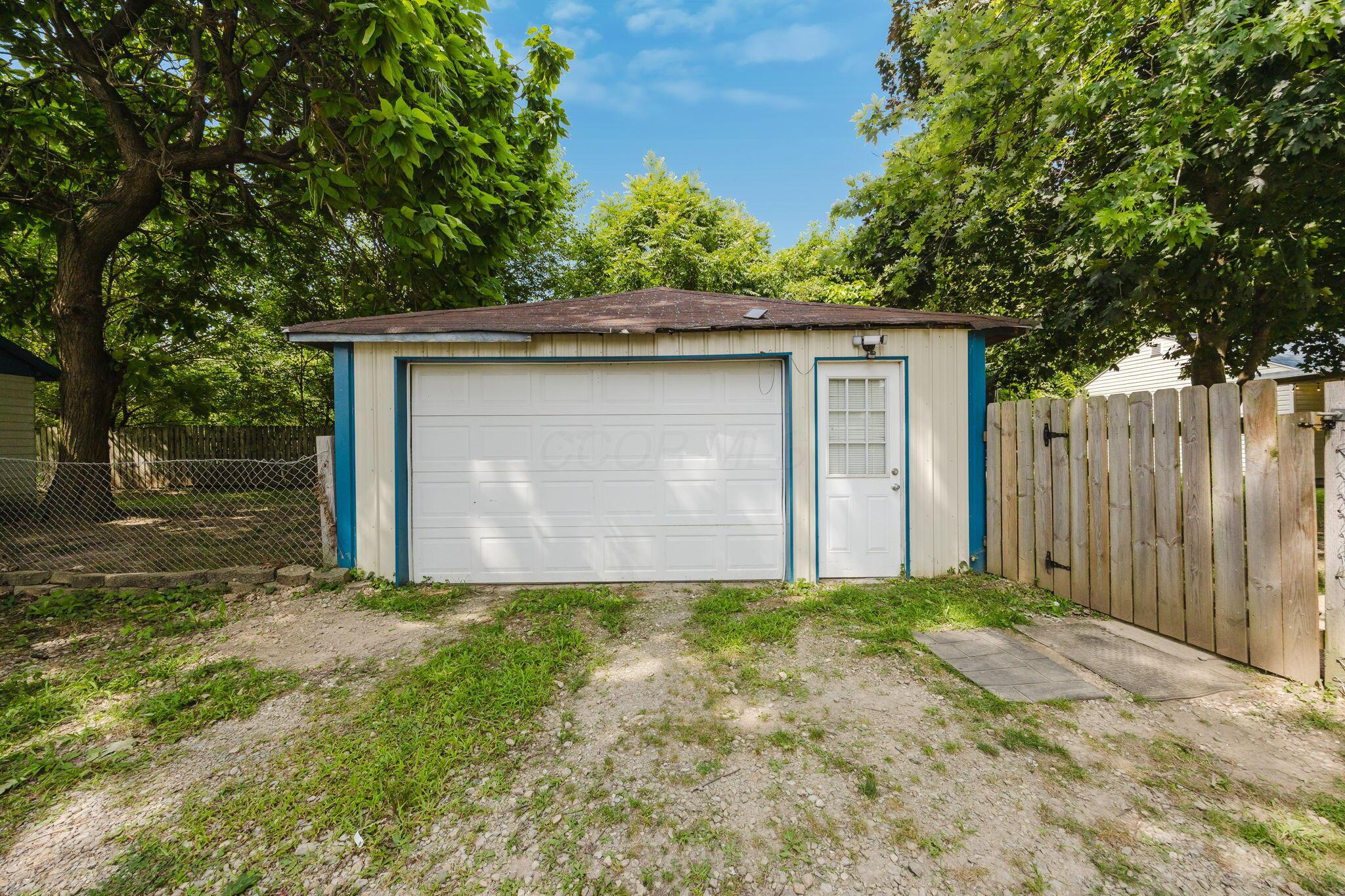 3147 Mechanicsburg Road Springfield, OH 45503 - Photo 27 of 36 Garage