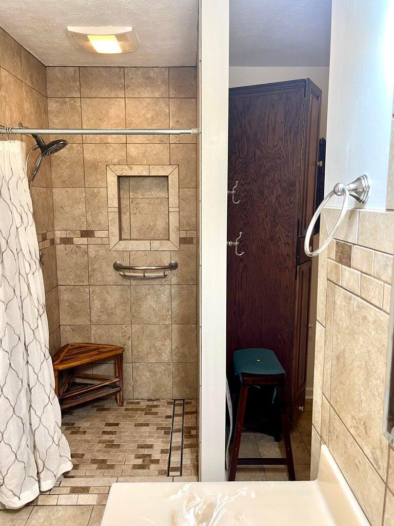 583 Kingsbury Street Northwest Grand Rapids, MI 49544 - Photo 18 of 24 20250905160509142667000000-o