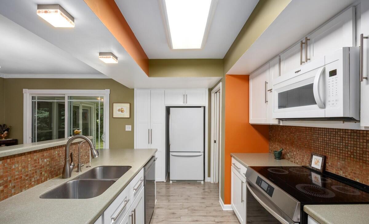 583 Kingsbury Street Northwest Grand Rapids, MI 49544 - Photo 4 of 24 20250819130737687443000000-o