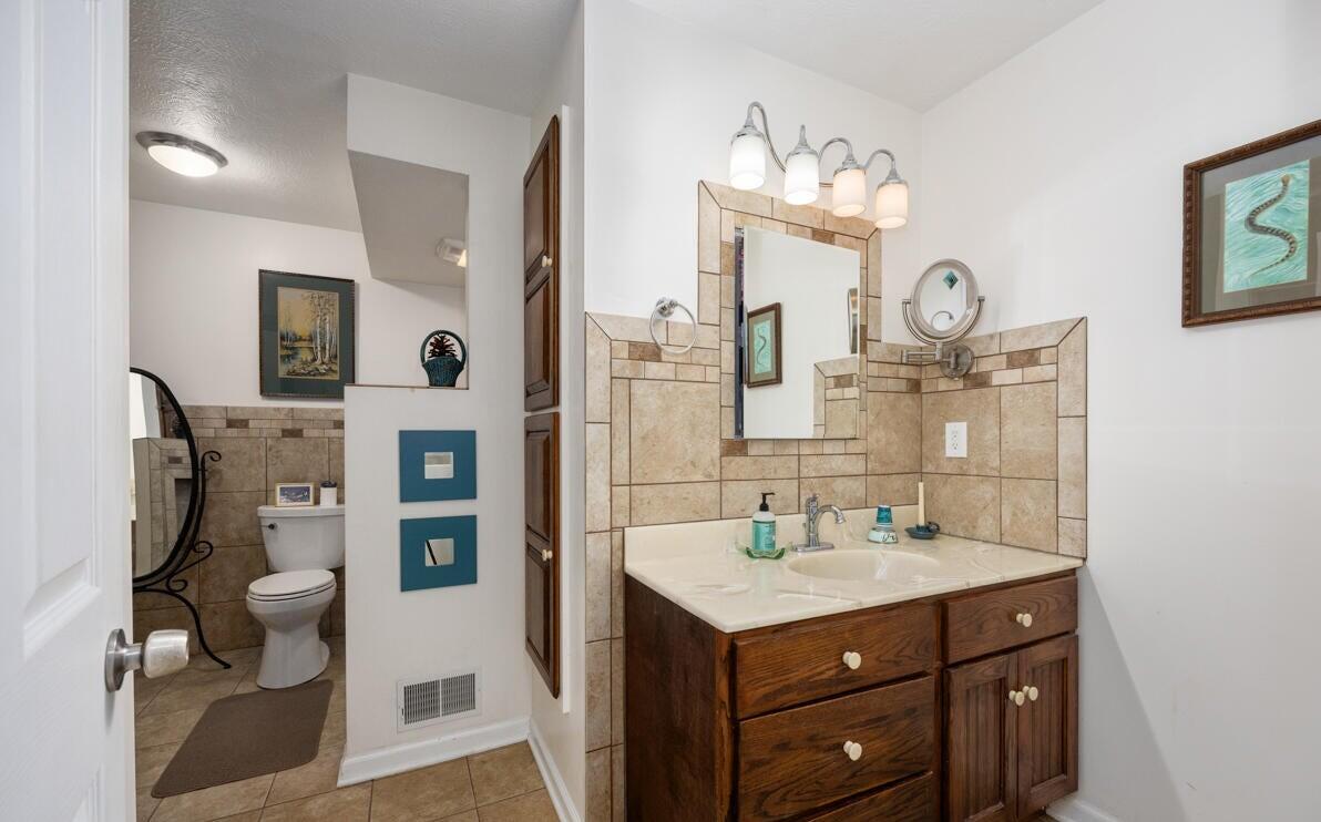 583 Kingsbury Street Northwest Grand Rapids, MI 49544 - Photo 8 of 24 20250819130744966820000000-o