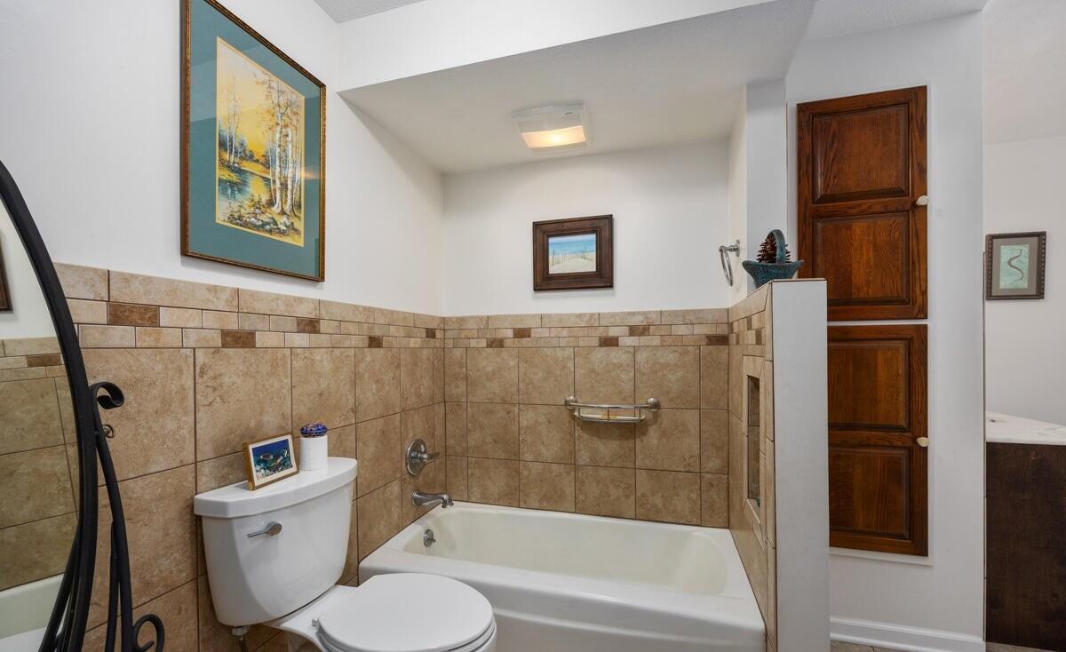 583 Kingsbury Street Northwest Grand Rapids, MI 49544 - Photo 9 of 24 20250819130746326350000000-o