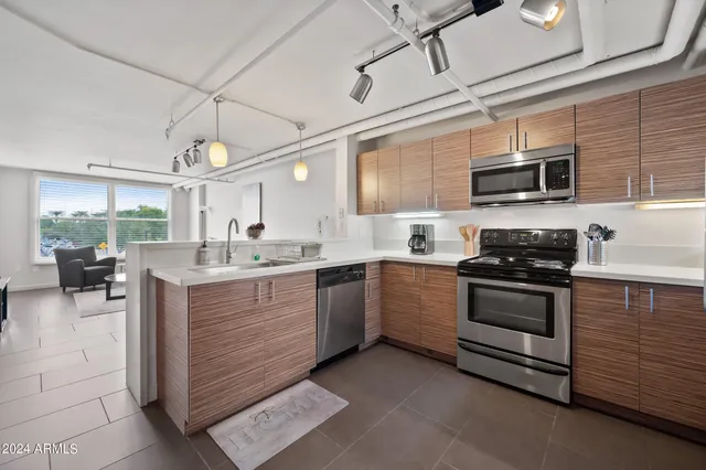 $2,900 | 535 West Thomas Road, Unit 212, Phoenix, AZ 85013