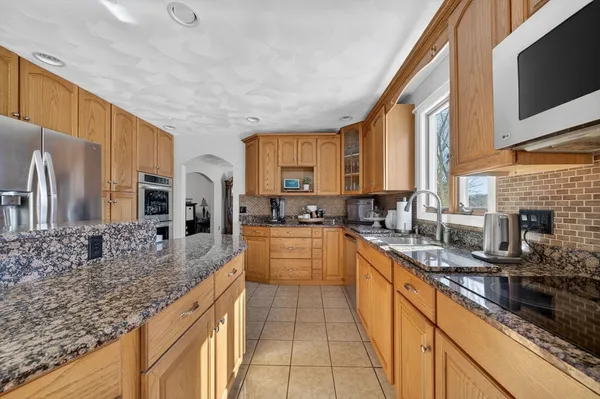 $899,999 | 155 Sagamore Road, Seekonk, MA 02771