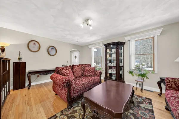 $899,999 | 155 Sagamore Road, Seekonk, MA 02771