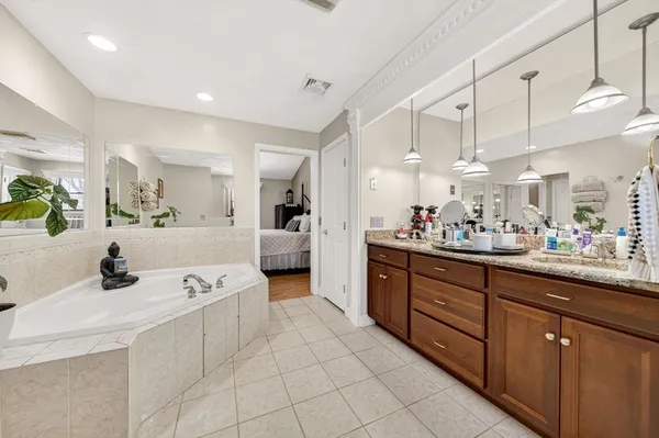 $899,999 | 155 Sagamore Road, Seekonk, MA 02771
