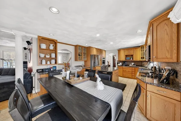 $899,999 | 155 Sagamore Road, Seekonk, MA 02771