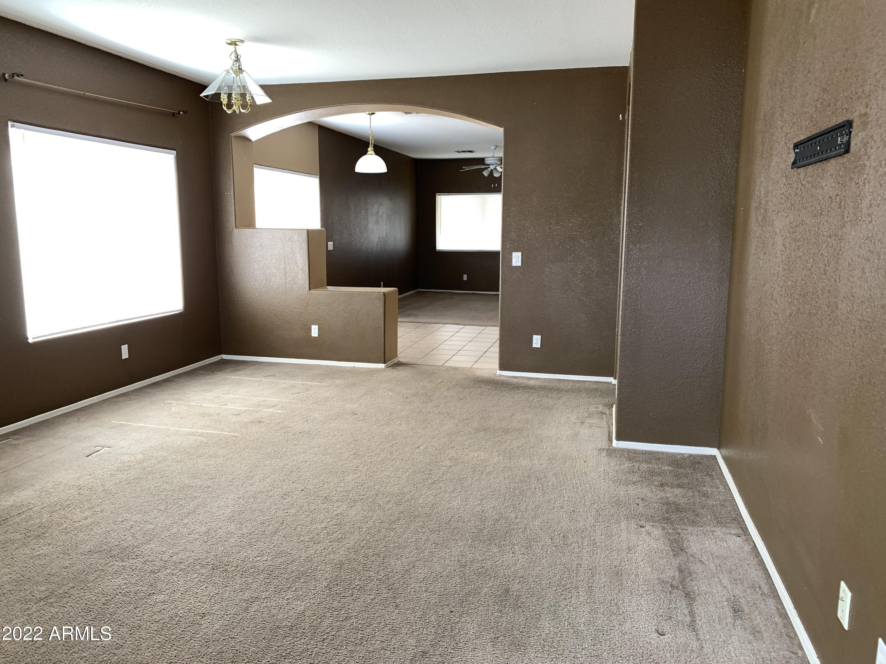 810 South 124th Avenue Avondale, AZ 85323 - Photo 2 of 18 a view of a livingroom with a projector