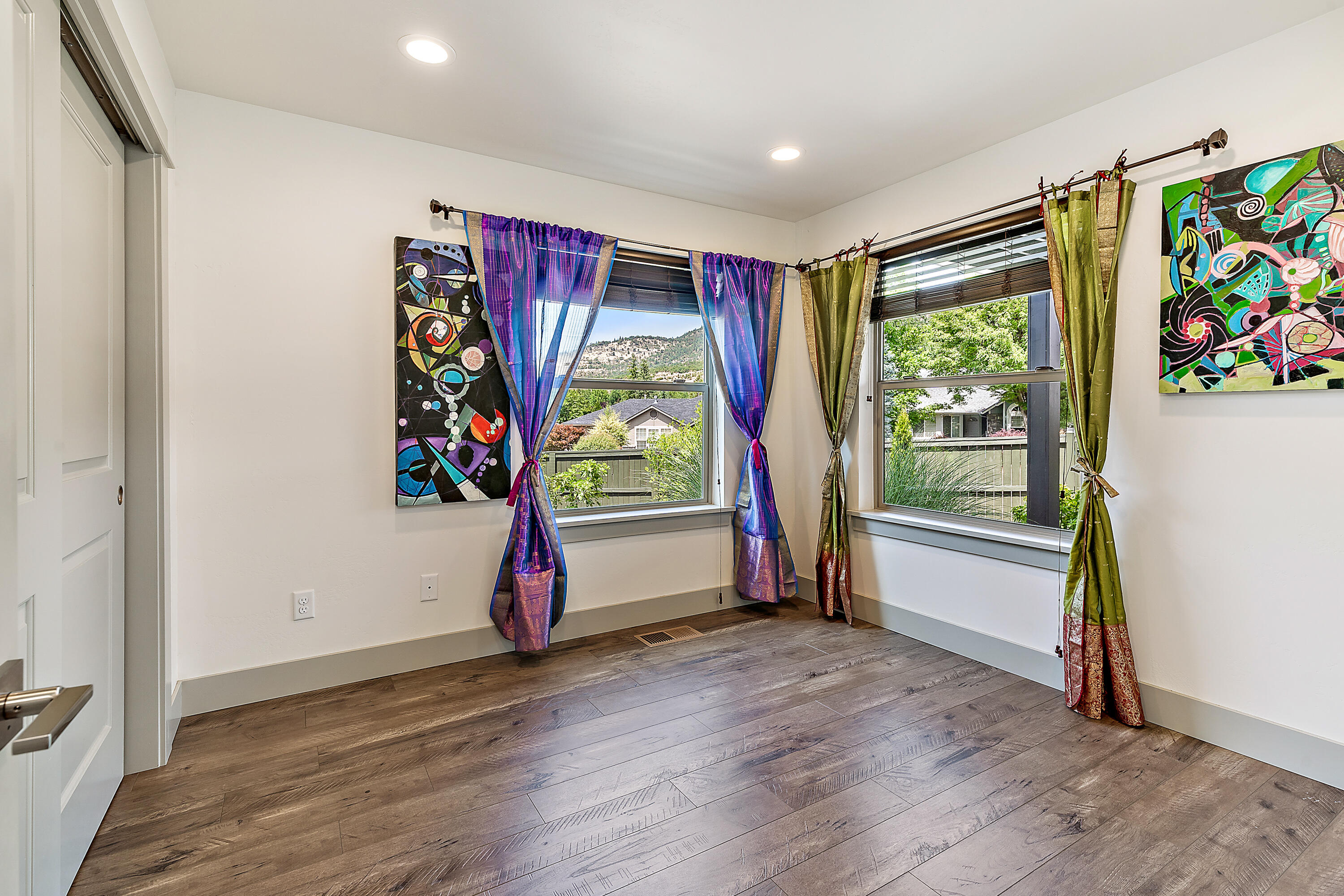 4762 Hillcrest Road Medford, OR 97504 - Photo 19 of 33 Gallery Image 19