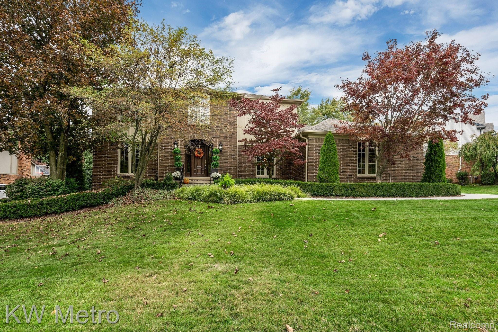 323 Shellbourne Drive Rochester, MI 48309 - Photo 1 of 62 Your happily ever after at 323 Shellbourne Dr.