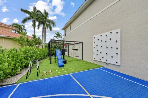 a view of an outdoor space