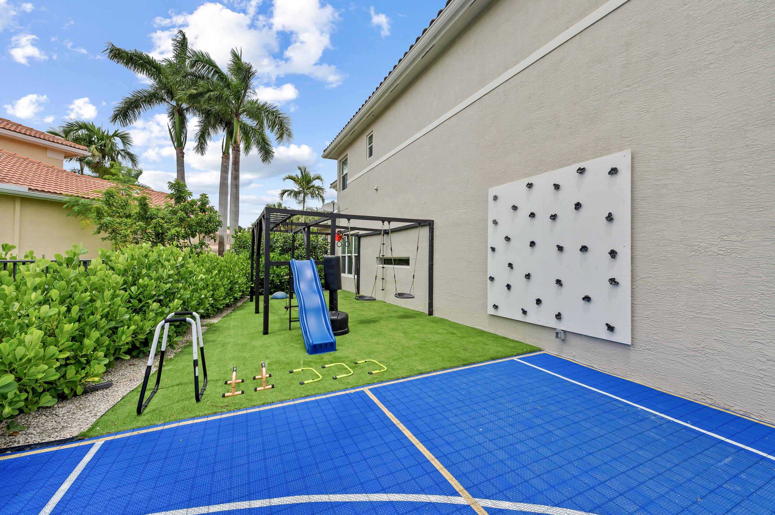 8680 Daystar Ridge Point Boynton Beach, FL 33473 - Photo 5 of 25 a view of an outdoor space