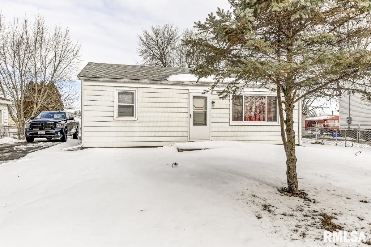 2329 Richards Lane Springfield, IL 62702 - Photo 1 of 9