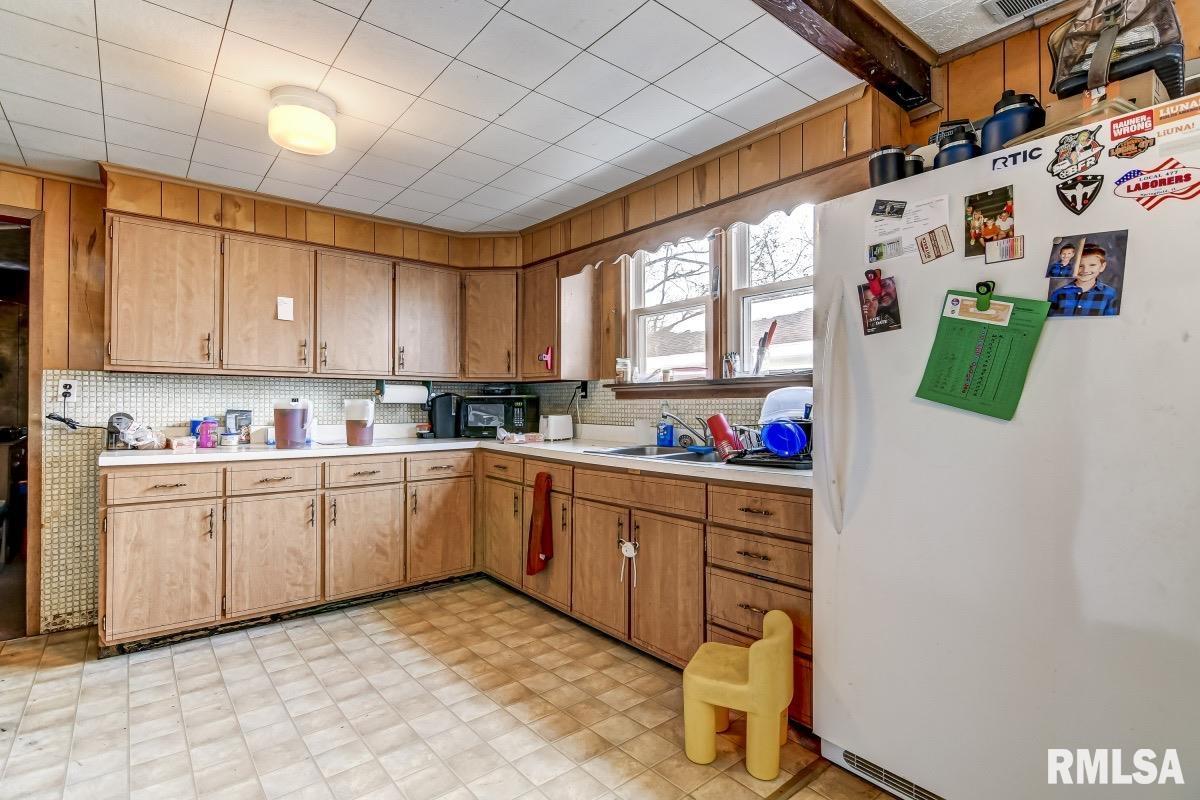 2329 Richards Lane Springfield, IL 62702 - Photo 2 of 9