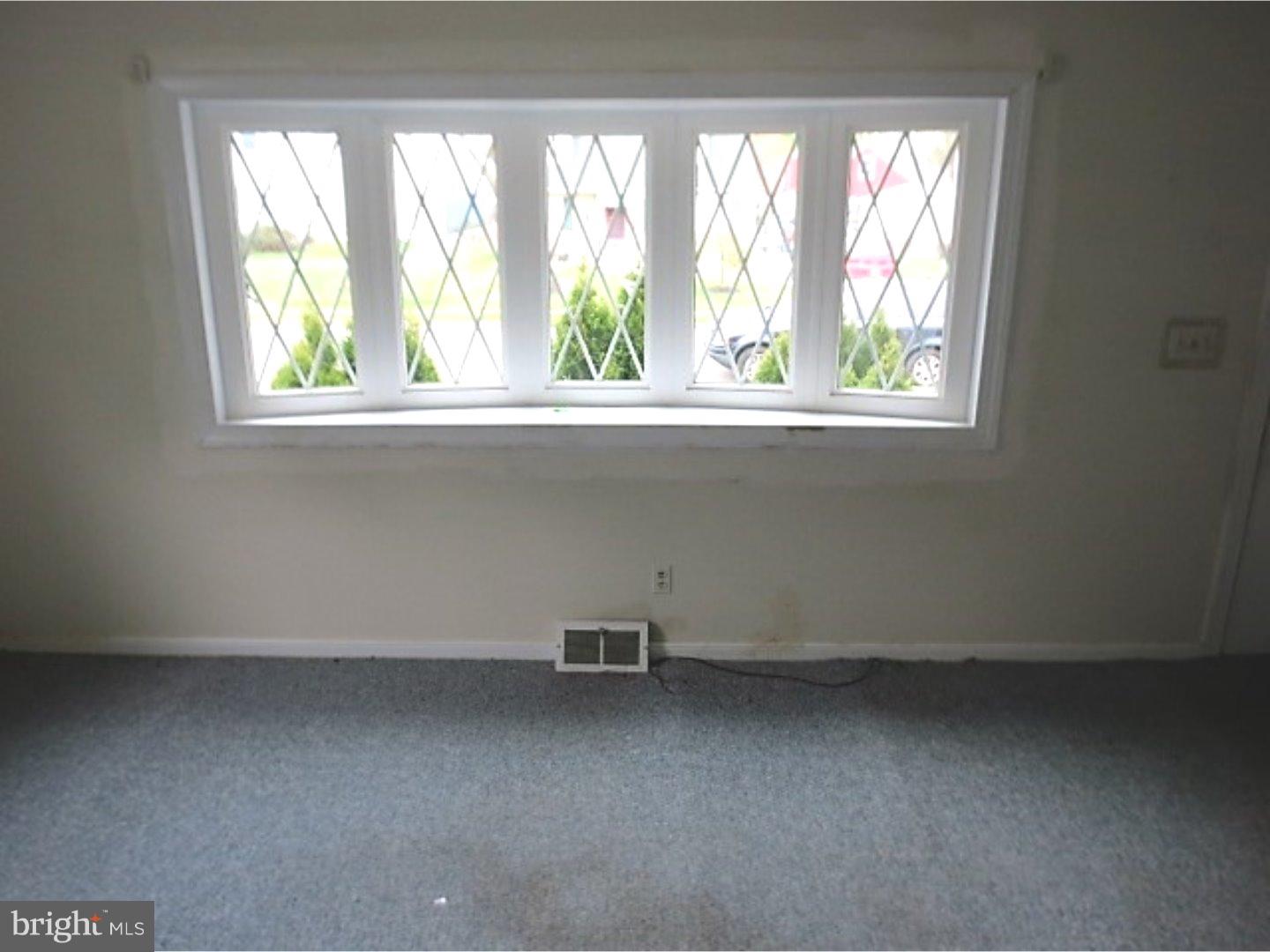 314 Wynnewood Road Trenton, NJ 08628 - Photo 5 of 22 Living Room