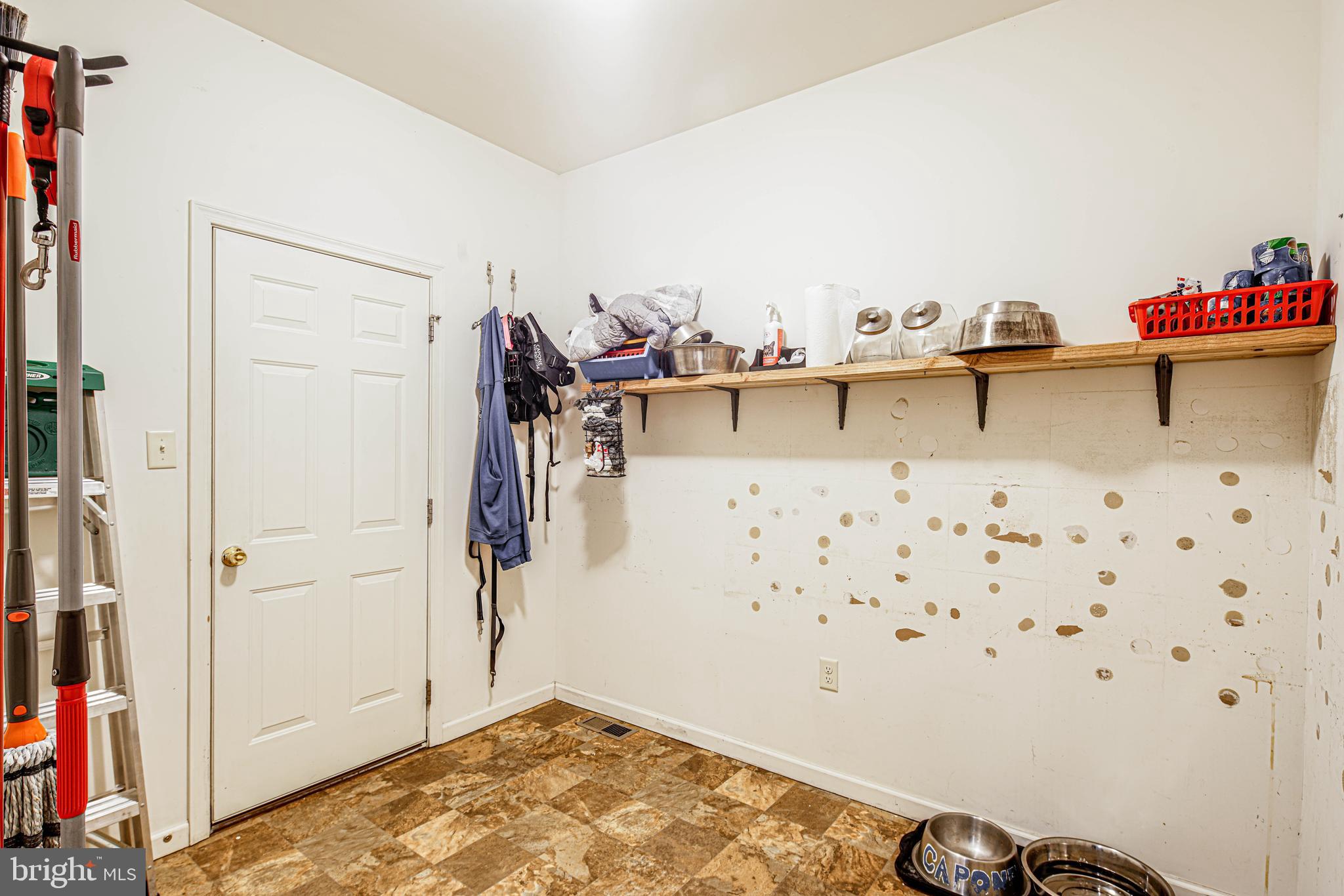 2013 Prout Farm Road Pottstown, PA 19464 - Photo 16 of 51 Mud Room