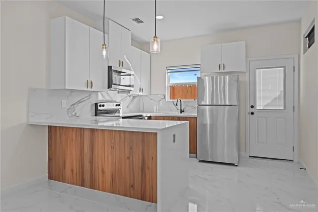 $1,400 | 2109 East Viviana Street, Unit 3, Edinburg, TX 78542