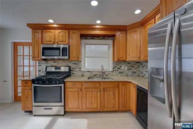 $699,000 | 29 Winifred Drive, Totowa, NJ 07512