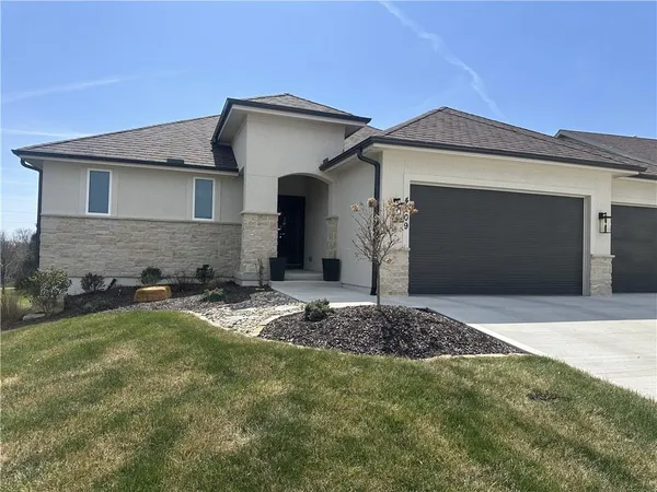 $749,000 | 4209 Northeast Hideaway Drive, Lee's Summit, MO 64064