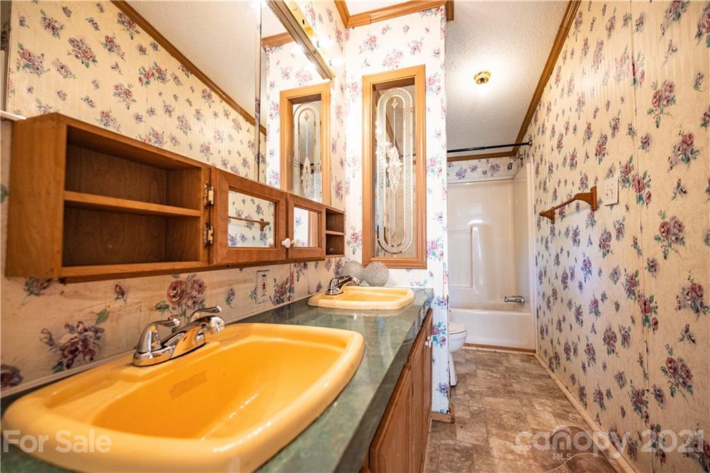 6550 Lewis Road Kings Mountain, NC 28086 - Photo 14 of 20 a bathroom with a tub sink and mirror