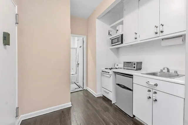 $399,000 | 50 East End Avenue, Unit 4B | Upper East Side