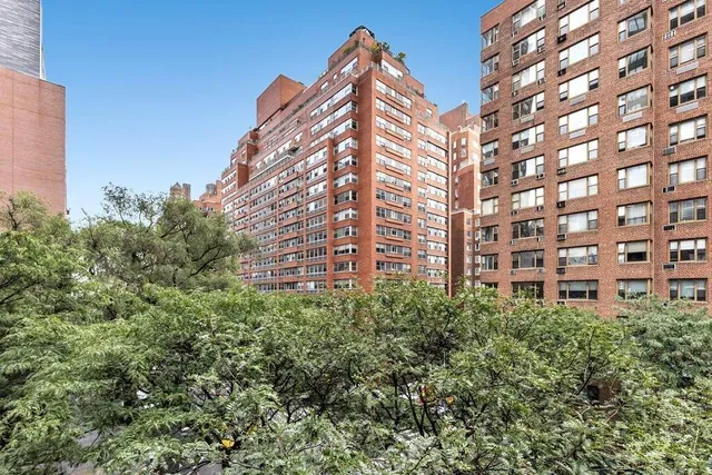 $399,000 | 50 East End Avenue, Unit 4B | Upper East Side