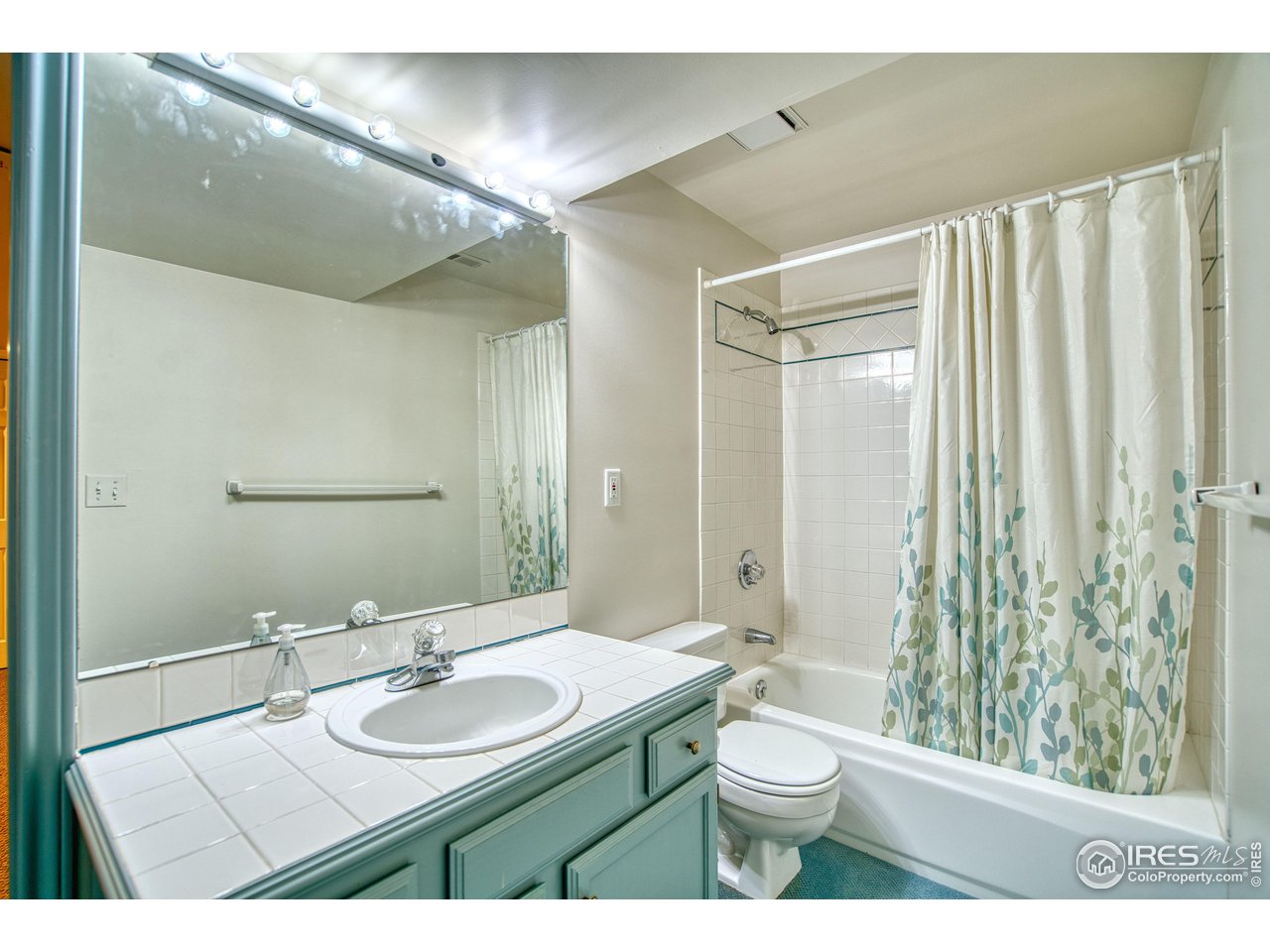 4471 Wellington Road Boulder, CO 80301 - Photo 33 of 42 a bathroom with a double vanity sink toilet and a mirror