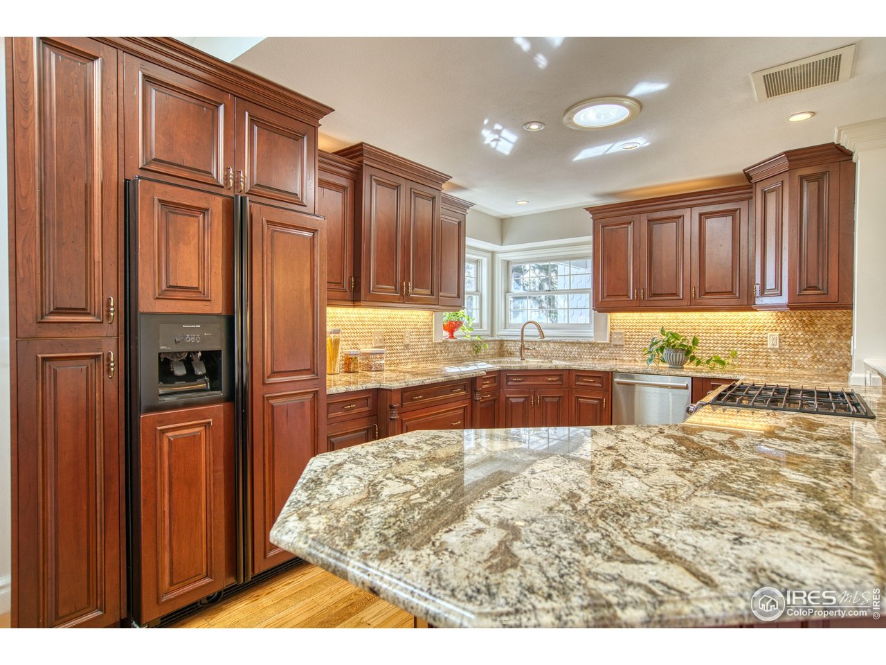 4471 Wellington Road Boulder, CO 80301 - Photo 6 of 42 a kitchen with stainless steel appliances granite countertop a refrigerator