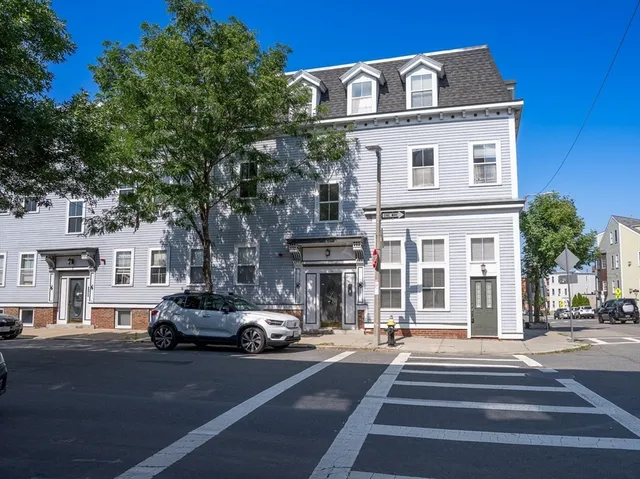 $3,600 | 352 West 3rd Street, Unit 9, Boston, MA 02127