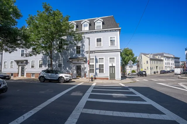 $3,600 | 352 West 3rd Street, Unit 9, Boston, MA 02127