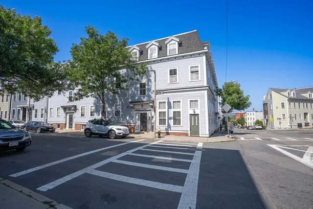 $3,600 | 352 West 3rd Street, Unit 9, Boston, MA 02127