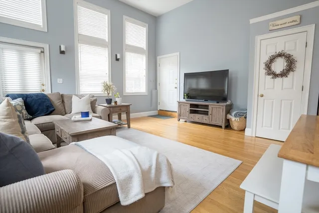 $3,600 | 352 West 3rd Street, Unit 9, Boston, MA 02127