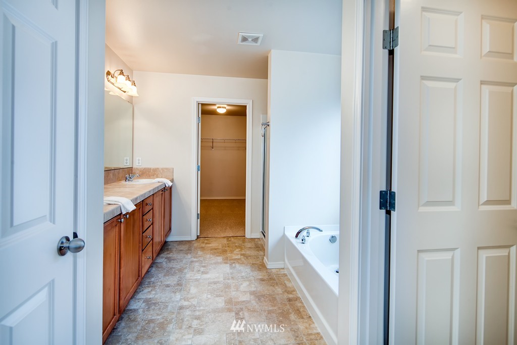 24003 42nd Avenue Southeast Bothell, WA 98021 - Photo 8 of 19