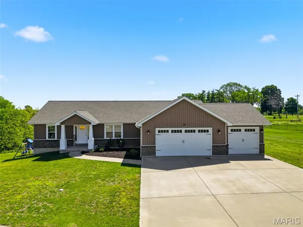 $425,000 | 150 Moore Estates Drive, Troy, MO 63379
