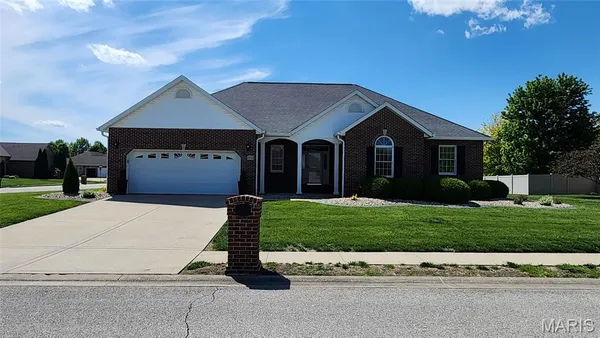 $430,000 | 1001 Remington Street, Mascoutah, IL 62258