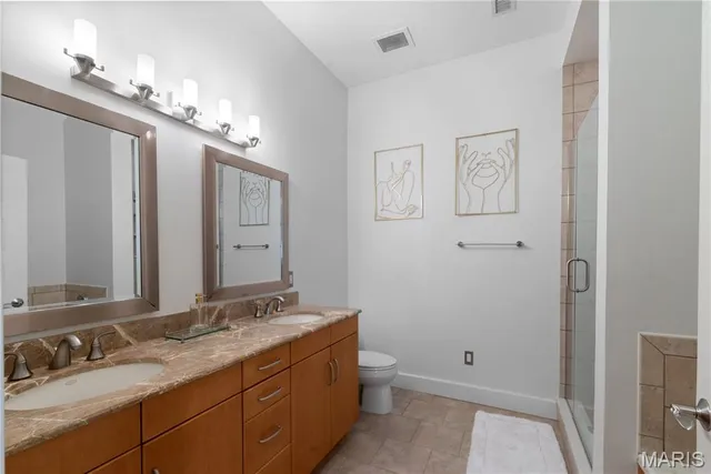 $400,000 | 7542 Cromwell Drive, Unit 1B, Clayton, MO 63105